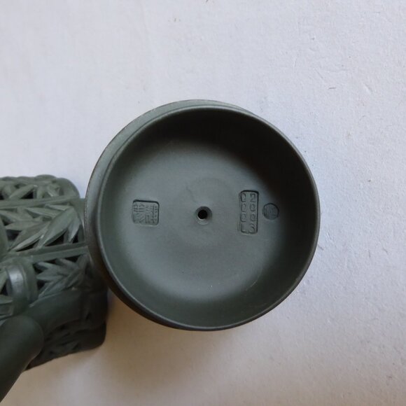 VINTAGE NEW TRADITIONAL CHINESE YIXING HOLLOWED CUT OUT BAMBOO CLAY TEAPOT - Picture 10 of 16